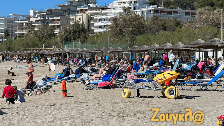 Καλοκαίρι θυμίζουν οι παραλίες των νοτίων προαστίων